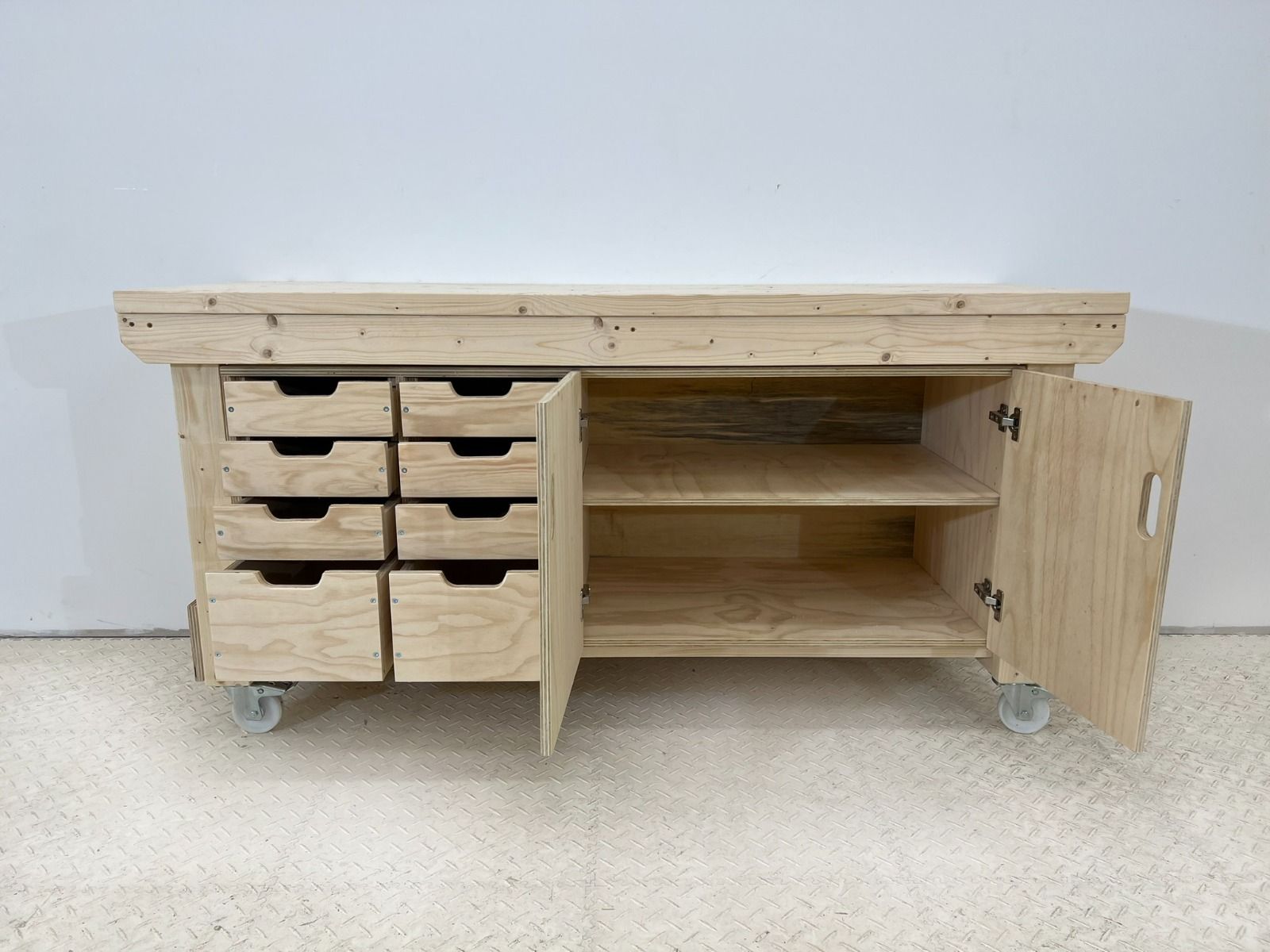 Acorn Heavy-duty Cupboard Workbench (V.1)